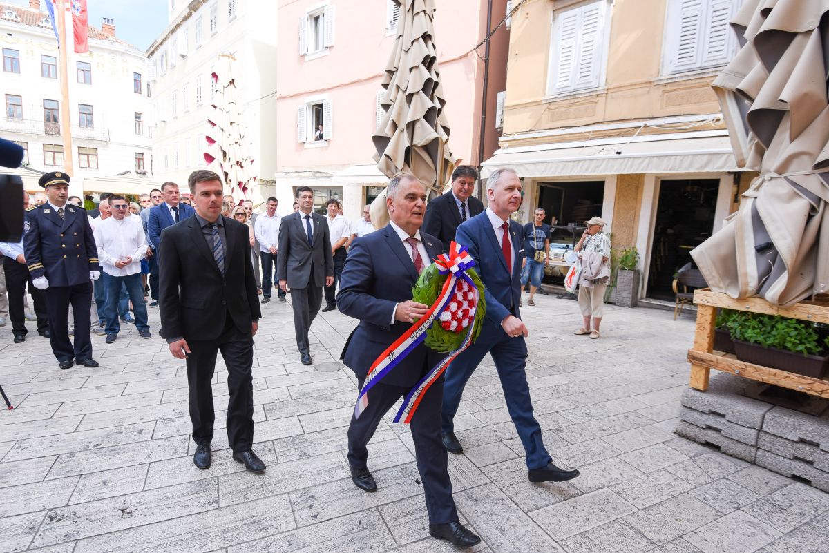 Splitsko-dalmatinski župan: Bombardiraju nas negativnim vijestima, Domovina mora svima biti svetinja