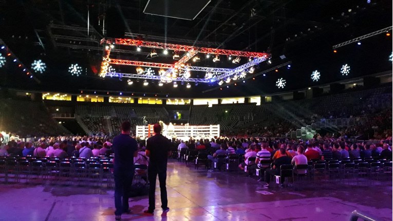 VIDEO Sjajna atmosfera na boksačkom spektaklu u Areni