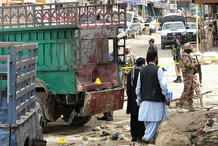 U bombaškom napadu u Pakistanu ubijeno 16 ljudi