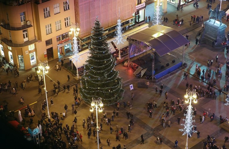 Kako je izbio skandal oko drvca na Trgu bana Jelačića