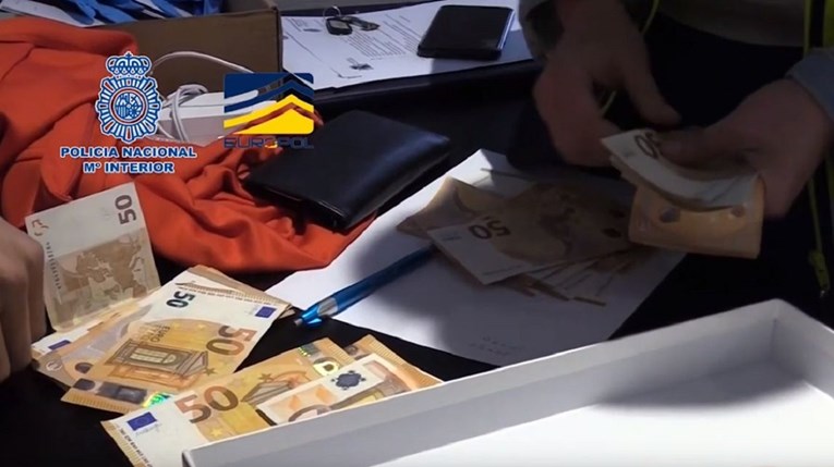 VIDEO Uhićenje bivšeg realovca i pretres njegove kuće pune tenisica i eura