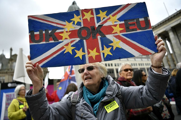 Britanija će radnike iz EU-a tretirati kao i sve druge
