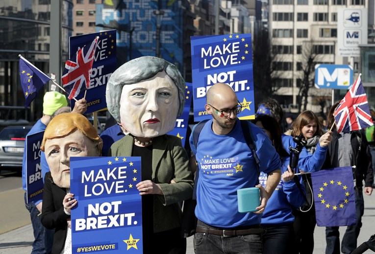 Deseci tisuća Britanaca na ulicama Londona, traže drugi referendum o Brexitu