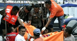 Prevrnuo se brod u Indoneziji, jedna osoba poginula, deseci nestalih