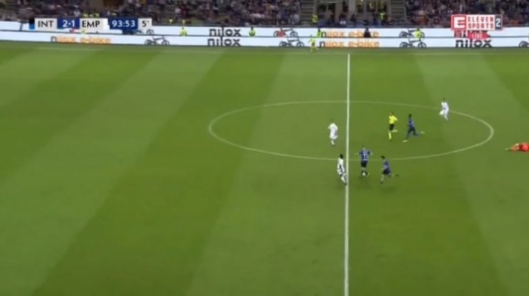 VIDEO Brozović zabio s centra, ali mu je VAR poništio gol