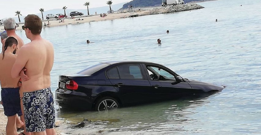 BMW u Splitu jučer se okupao u moru: "Kad je faca pa mora BMW-om na plažu"