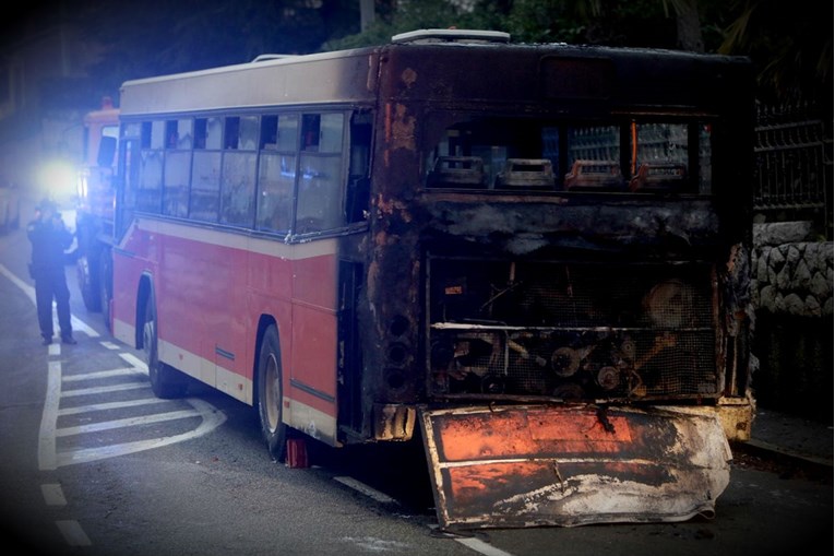 Na autocesti A1 se zapalio autobus: "Nagutali smo se dima, ali tu nije bio kraj"