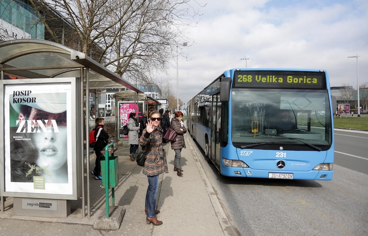 Djevojka se onesvijestila u vrućem ZET-ovom autobusu i udarila glavom
