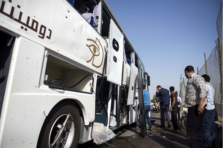 Eksplozija kod egipatskih piramida: Stradao turistički bus, 17 ozlijeđenih