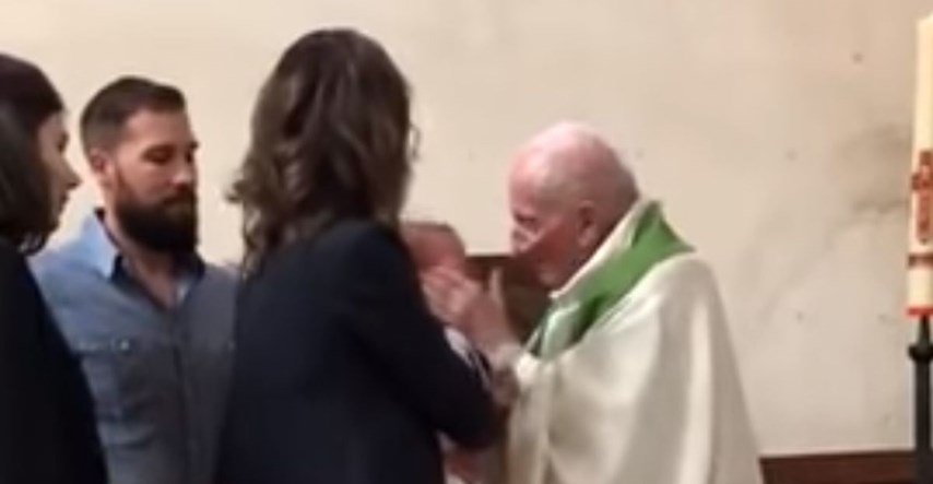 Svećenik na Karibima šamara dijete koje ne prestaje plakati tijekom krštenja, pogledajte snimku