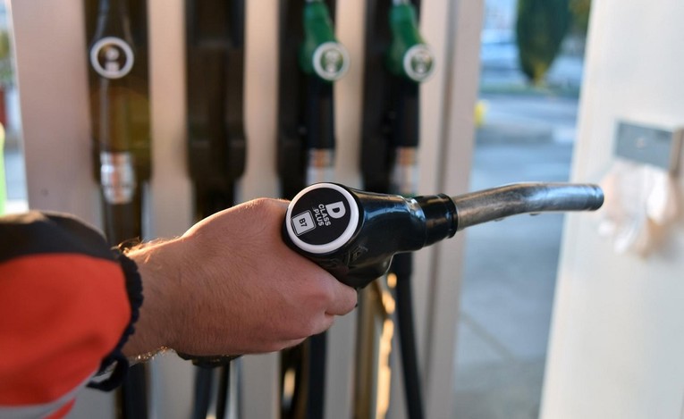 Pojeftinilo gorivo, Eurosuper i dalje jeftiniji od dizela