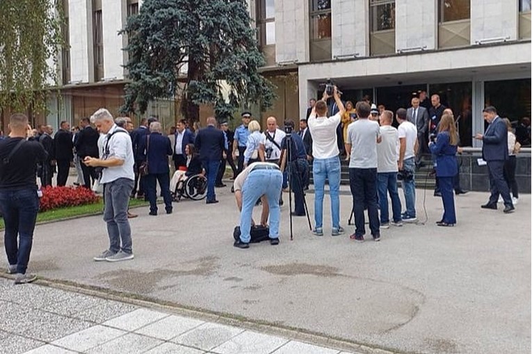 Stigla dojava o bombi parlamentu Republike Srpske, svi napustili zgradu