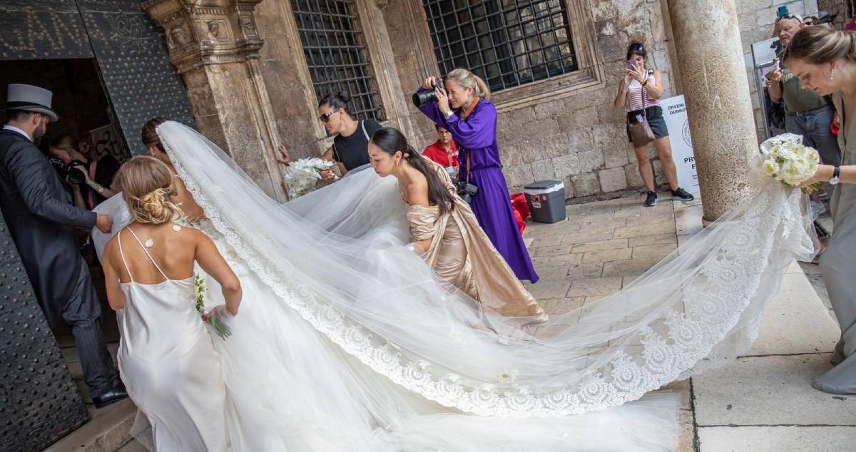 Mladić na svadbi pred crkvom u Dubrovniku aktivirao eksploziv. Kazna - 700 eura