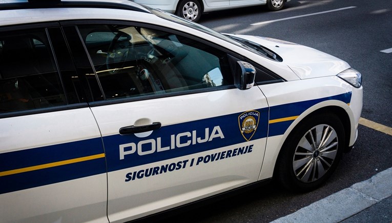 Policajac preuzeo krivicu za prijatelja koji je pijan slupao BMW u Lici i pobjegao