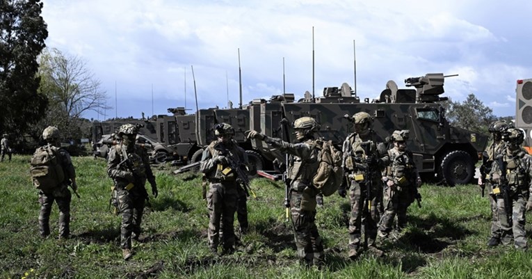 Rusi: Francuzi žele slati vojnike u Ukrajinu. Macron preskače Napoleonovu lekciju