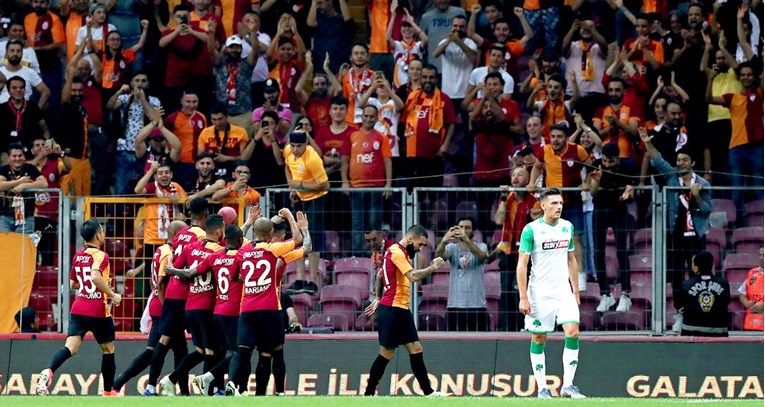 Galatasaray pobijedio u 99. minuti u susretu s 14 žutih i četiri crvena kartona