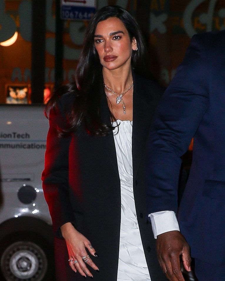 Dua Lipa nosila je tri dizajnerska izdanja u jednoj noći. Ne znamo koje je bolje