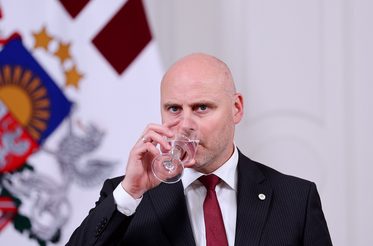 Latvijski premijer poziva: Odreknimo se jednog piva godišnje i pomozimo Ukrajini