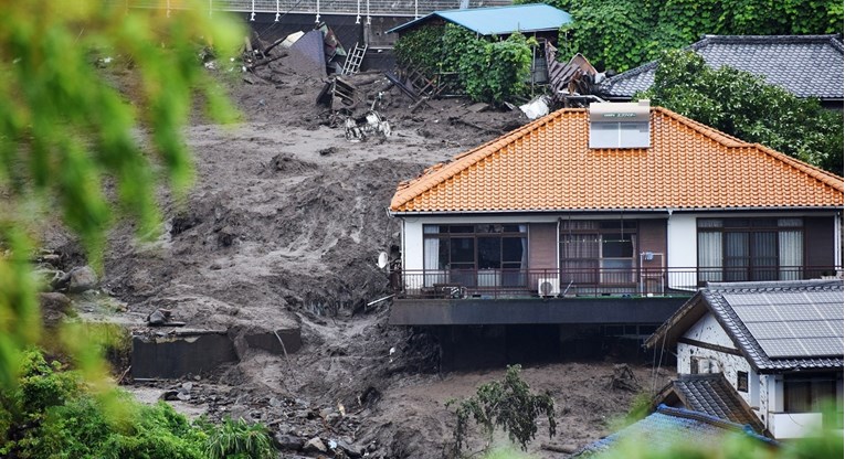 FOTO Nakon pokretanja klizišta u Japanu poginule najmanje 3 osobe, preko 100 nestalih