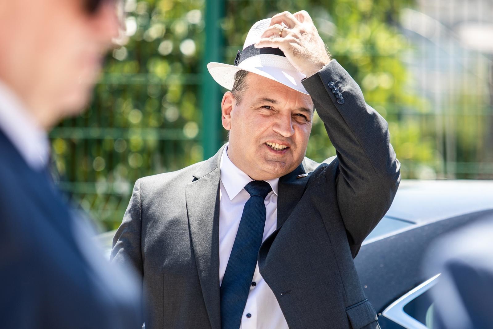 Doznali smo tko su ljudi koji su Berošu dali posao. Bolnica to skriva