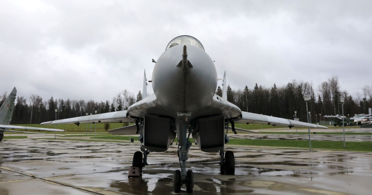 FOTO Vozio pijan i zabio se u MIG-29