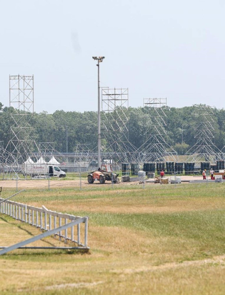 FOTO Pripreme za Thompsonov koncert u punom jeku, radnici rade i na blagdan
