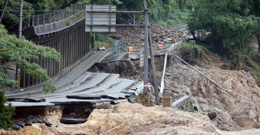 U poplavama u Japanu poginule 24 osobe, probijeni su nasipi, uništeni mostovi