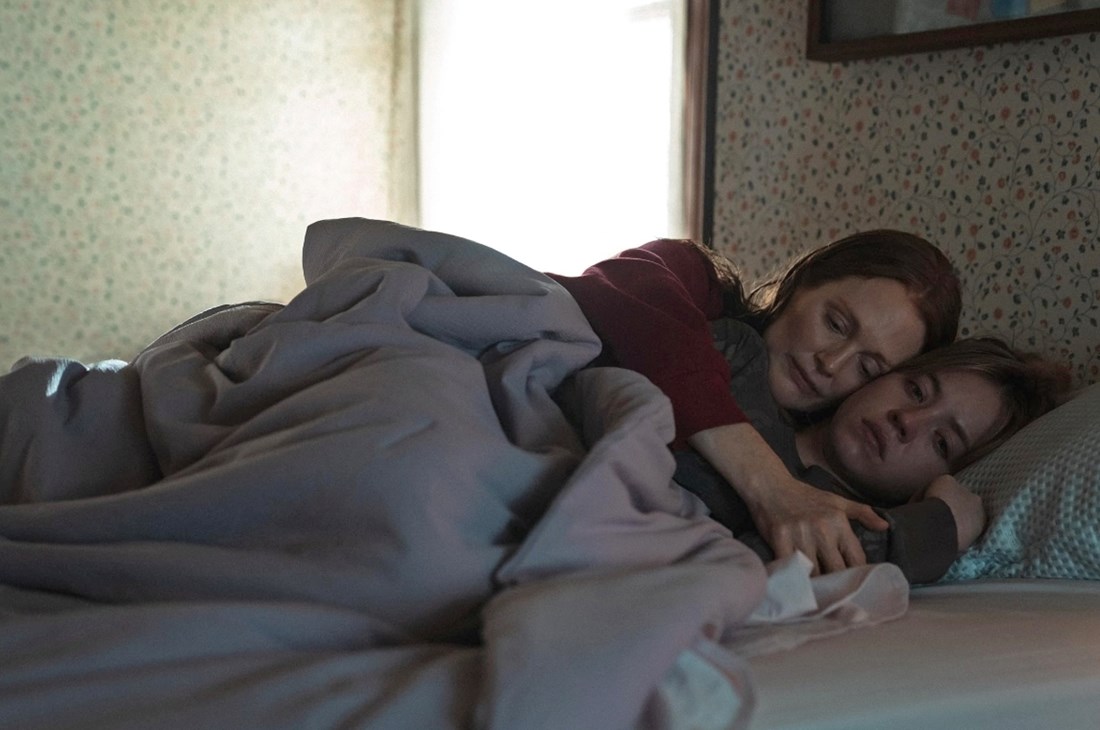 Julianne Moore nahvalila Sydney Sweeney: "Bilo je zabavno raditi s njom"