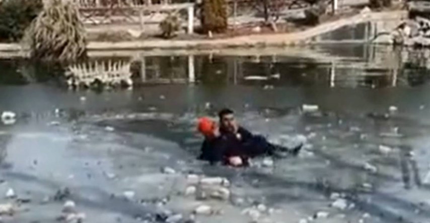 VIDEO Curica iz Turske preživjela potres pa pala u zaleđeno jezero, spasili su je