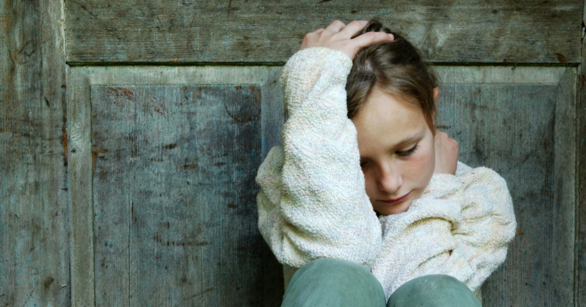 Četiri znaka koja otkrivaju da je osoba imala teško djetinjstvo