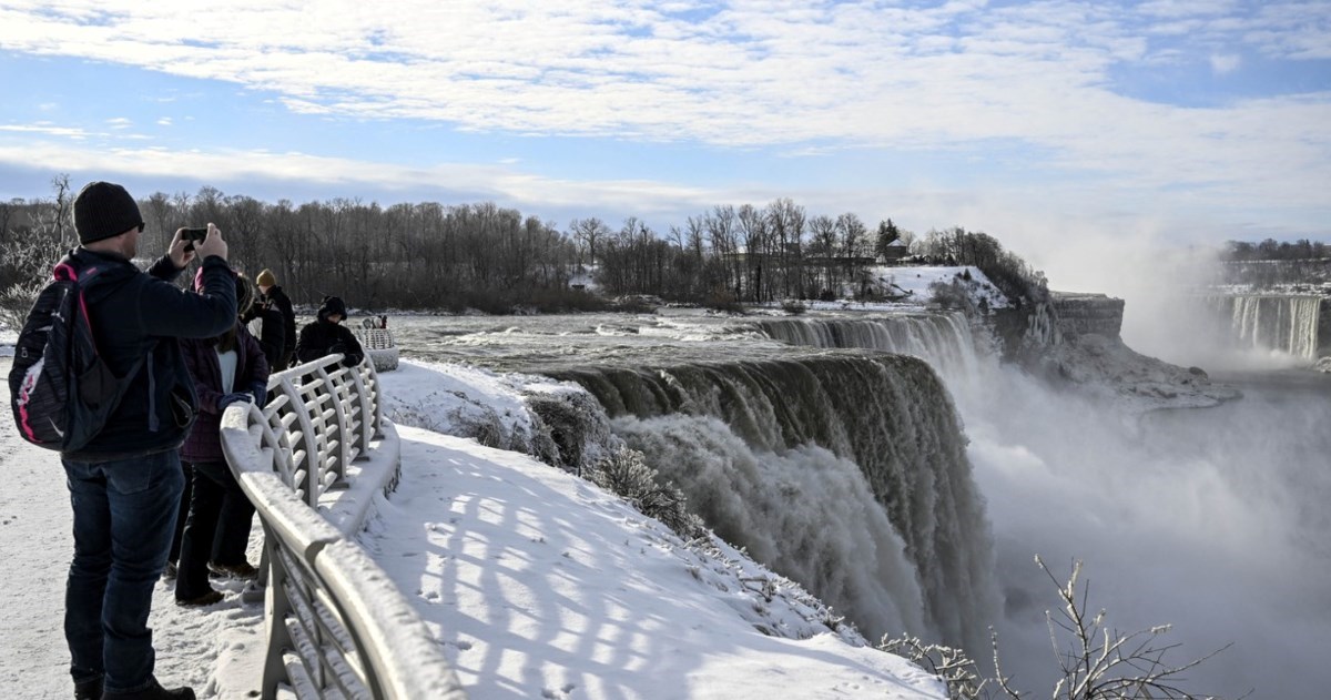 "Nakon snježne oluje ovo je čudo": Ljudi oduševljeni prizorima na Slapovima Niagare