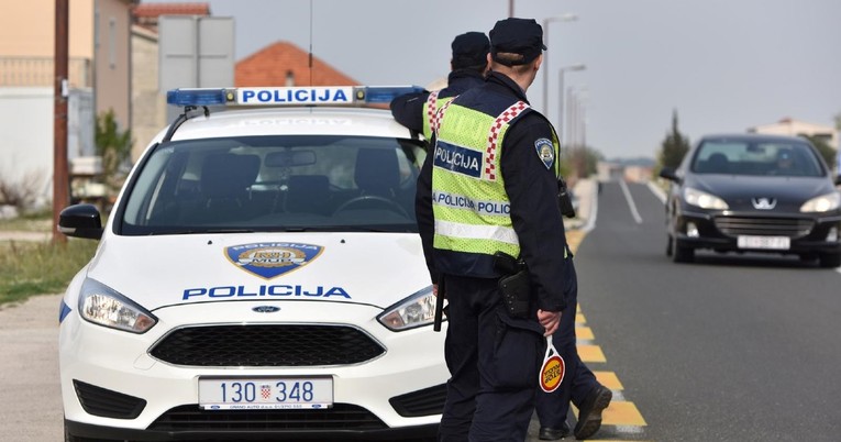 Kod Požege prilikom bijega pokušao pregaziti policajca