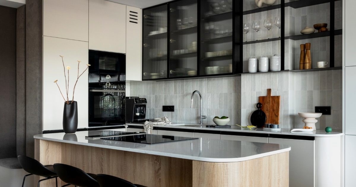 Jednostavno i jeftino rješenje za neuredne kuhinjske ormariće