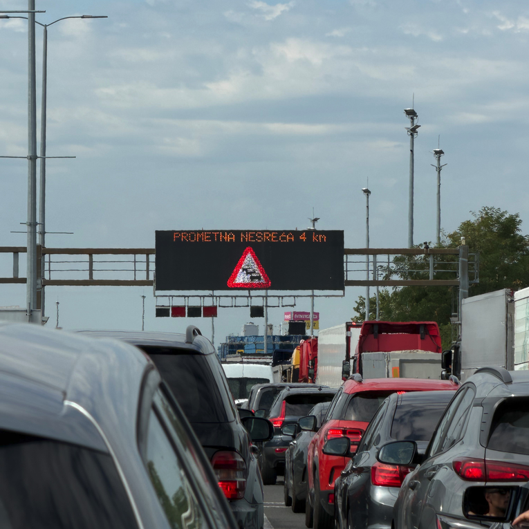 Kolone na autocestama prema moru, nesreća otežava promet odmah iza Lučkog