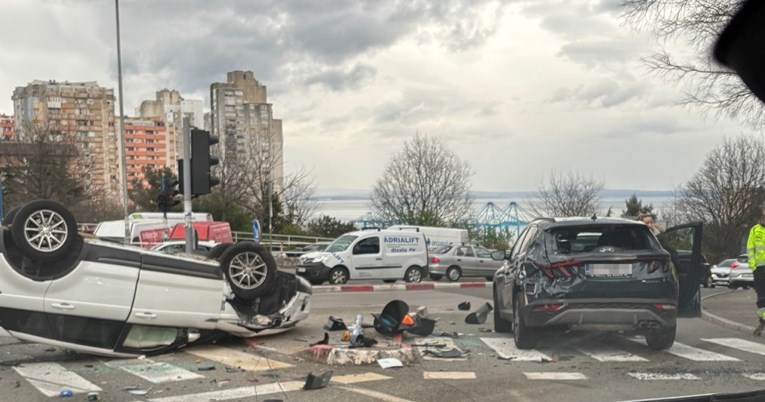 Prometna nesreća na Rujevici, Range Rover završio na krovu