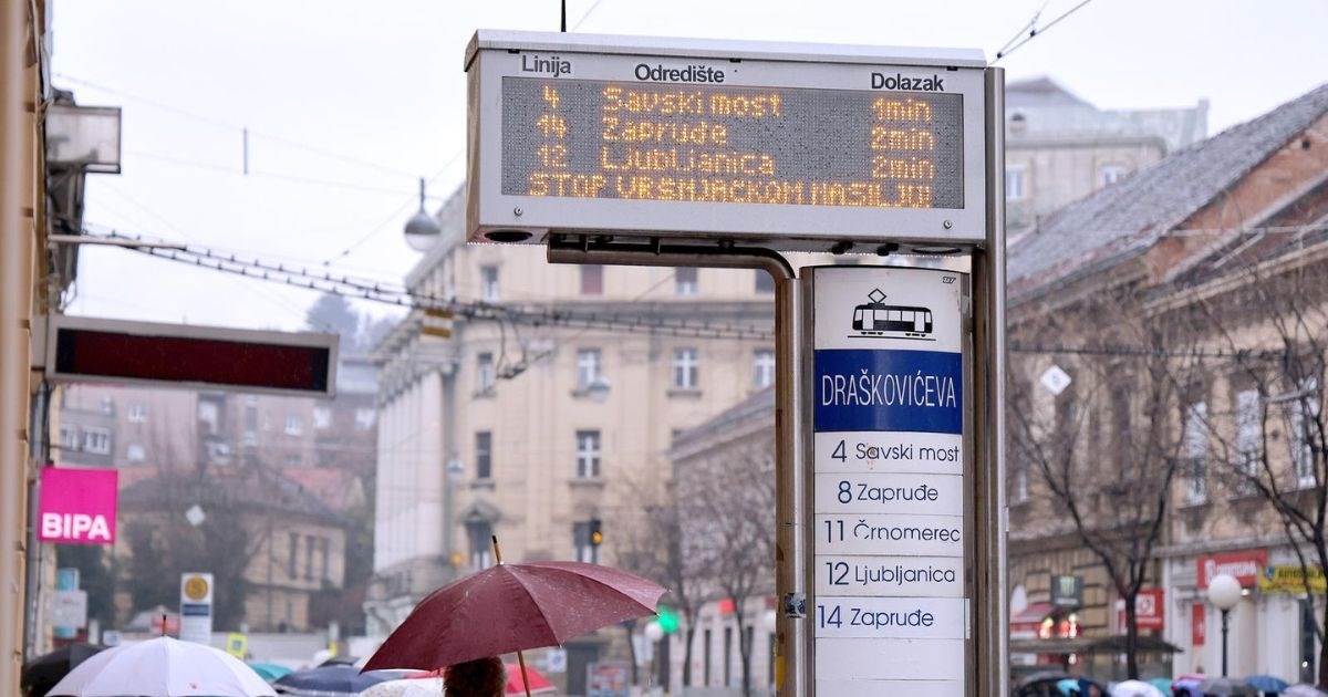 FOTO Na ZET-ovim ekranima poruka Stop vršnjačkom nasilju