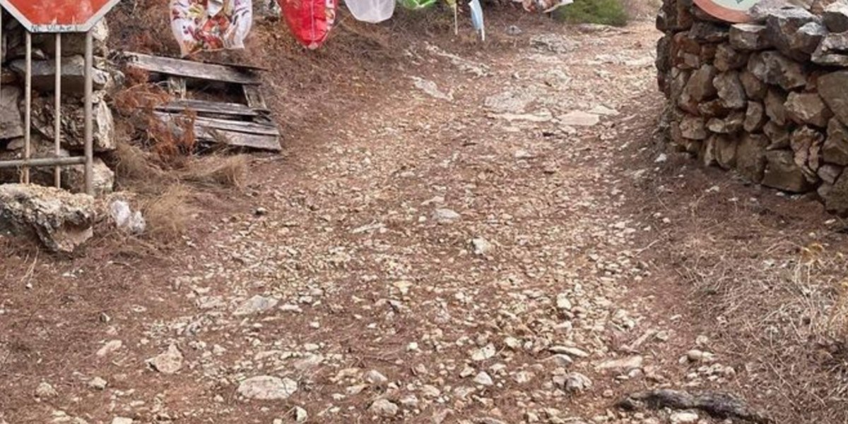 Tko bi se usudio proći ovim putem i prekršiti brojna upozorenja ljutitog Dalmatinca?