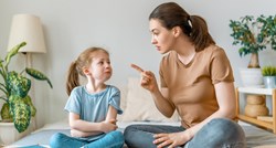 Provjeravate svoje dijete? Psiholozi otkrivaju kako to utječe na njega i vaš odnos