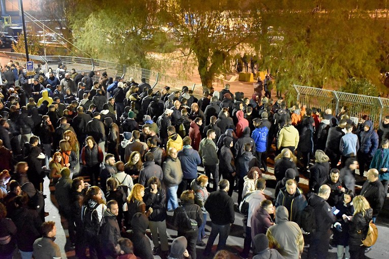 U Grčkoj se zbog prihvatnih centara za migrante sukobili građani i policija