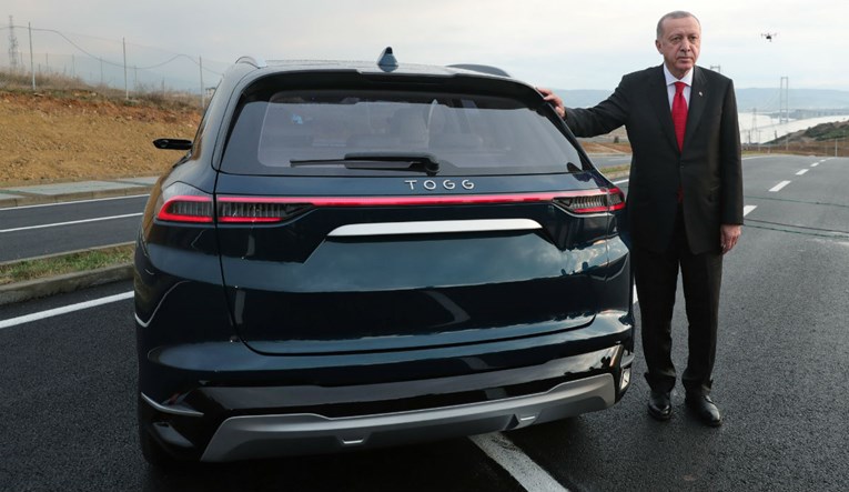 Erdogan predstavio prvi turski električni automobil, planira se na cesti 2022.
