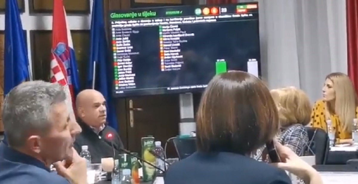 VIDEO Splitski vijećnici opet učili glasati elektronički. Jedva su uspjeli