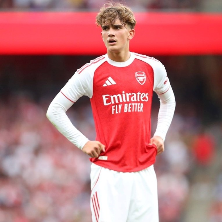 Za Arsenal bi mogao debitirati 15-godišnji dragulj. Evo tko je on