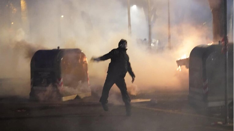 Golemi neredi u Torinu, ozlijeđeno preko 100 policajaca