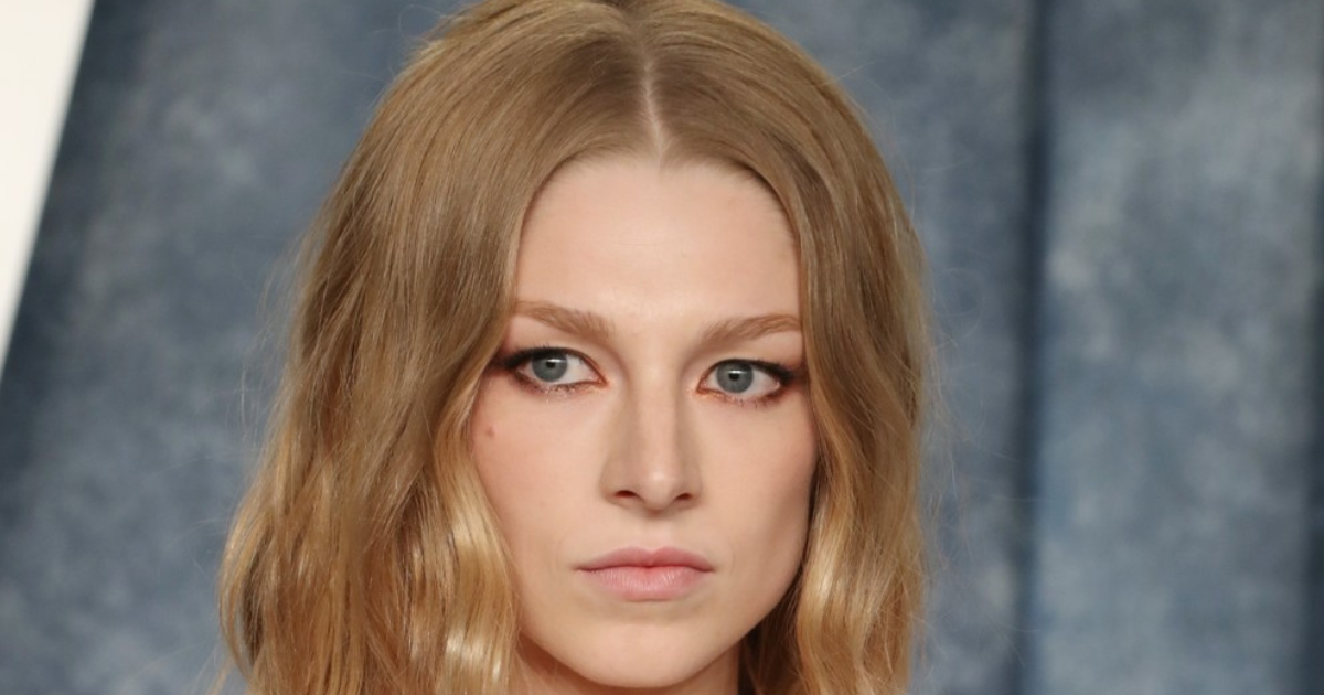 Glumica na oskarovskoj zabavi grudi prekrila samo bijelim perom