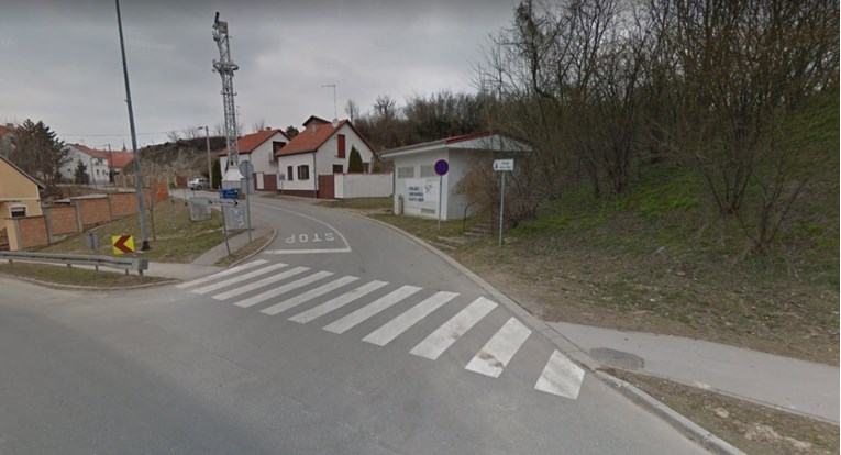 U Vukovaru kamion udario ženu koja je gurala električni romobil, poginula je