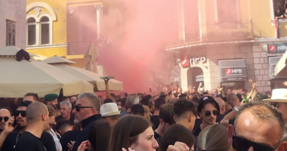 VIDEO U Sinju je nastala ludnica kad je krenula pjesma Ako ne znaš šta je bilo