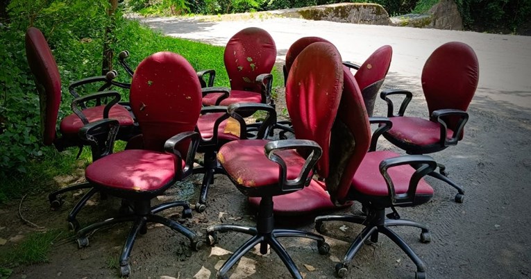 FOTO Uklonjene bačene uredske stolice u PP Medvednica: "Ovo nije izoliran slučaj"
