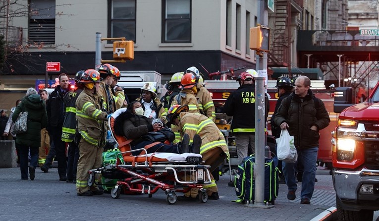 Sudar dvaju vlakova podzemne željeznice u New Yorku, 24 osobe lakše ozlijeđene