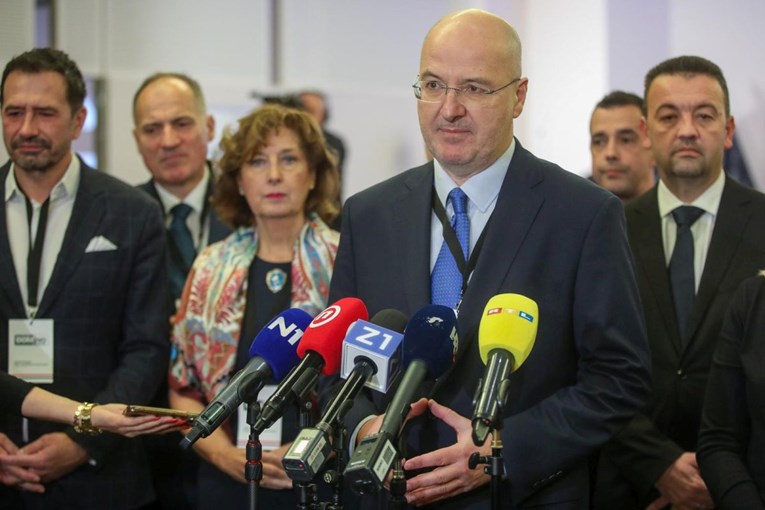 DOMiNO najavio novu desnu političku platformu. "Protiv zlosila koje provodi Možemo"