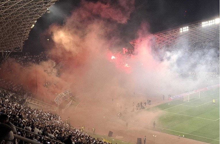 Torcida prekinula utakmicu, igrači otišli s terena. Hajduk očekuje visoku kaznu